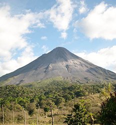 Caminata al Volcán Arenal + Aguas Termales (Opcional)