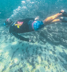 Chora Island Boat Tour & Snorkel