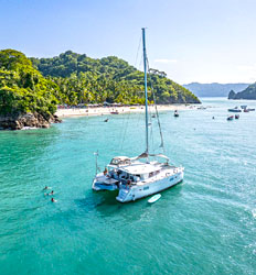 Lagoon 40 Luxury Catamaran Rental Puntarenas