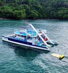 72’ Catamarán Privado de Dos Pisos con Tobogán