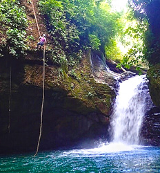 Excursión de Canyoning para Principiantes por la Cascada de Uvita