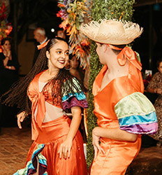 Espectáculo Cultural & Cena en Mirador Tiquicia