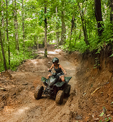 Excursión Todo Terreno en ATV o Buggy + Aventura de Tirolesa de Medio Día en Jacó