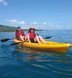 Excursión de Kayak en el Río Punta Uva, Kayak en el Mar & Caminata