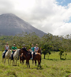 Excursión de Tirolesa + Paseo en Caballo + Aguas Termales en Arenal