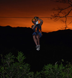 Excursión de Tirolesa Al Atardecer en Costa Rica