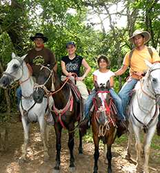 Excursión Combinada de Tirolesa en Sarapiquí + Paseo en Caballo