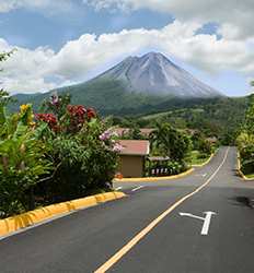 Excursión de un Día al Volcán Arenal + Aguas Termales