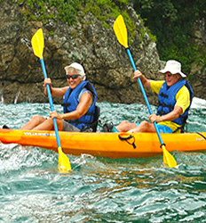 Excursiones de Kayak por el Río & Mar en Dominical & Uvita