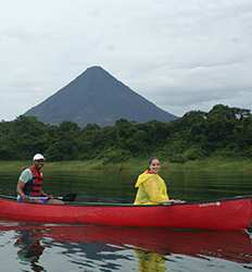 Lago Arenal en Canoa