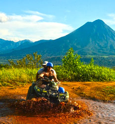 Moto Acuática por el Lago Arenal + Vehículo Todo Terreno en La Fortuna