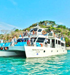 Paseo en Catamarán por Manuel Antonio Desde San José