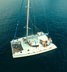 Renta de Catamarán Privado de 43’ en Manuel Antonio