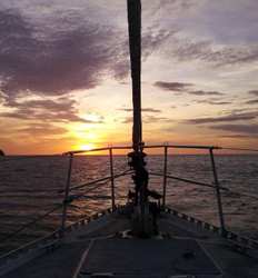 Renta de Velero Privado Kuna Vela por el Golfo de Papagayo