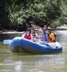 Safari Flotante por el Río Peñas Blancas en Costa Rica