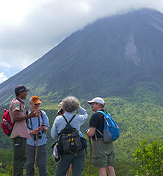 Volcán Arenal 1968 + Caminata a la Cascada La Fortuna