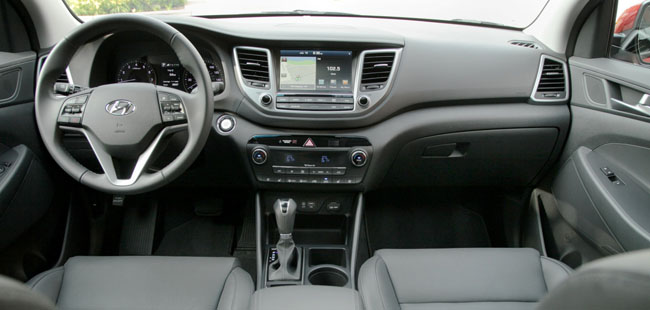 Costa Rica Rent a Car Hyundai Tucson (manual) 2.0 L